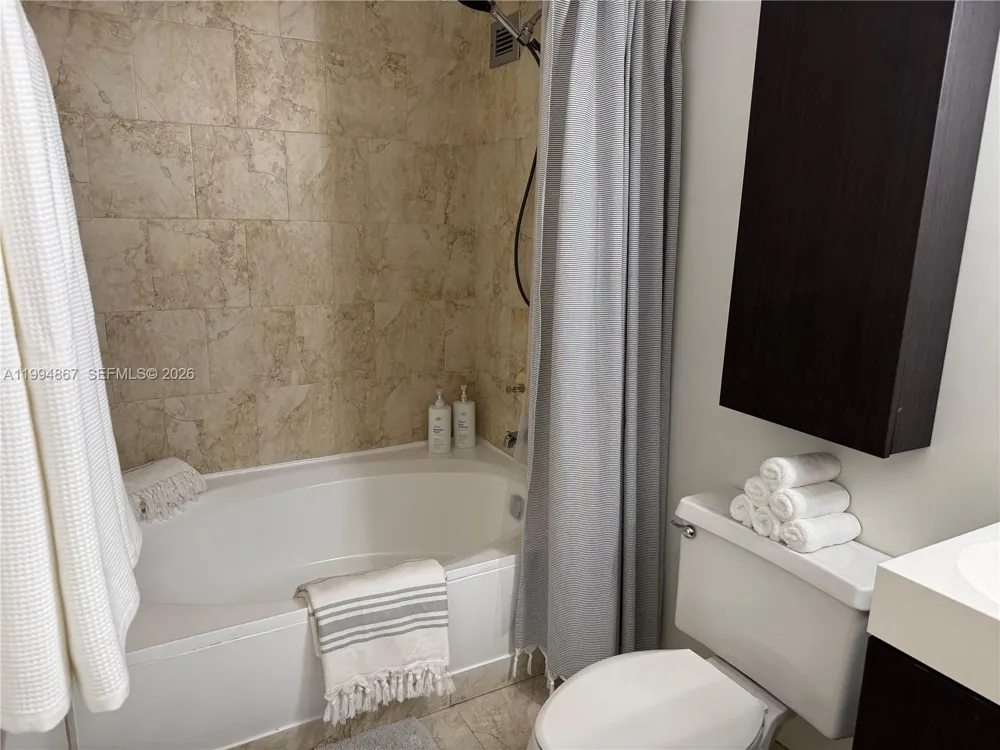 600 Parkview Dr #222 Hallandale Beach, FL 33009