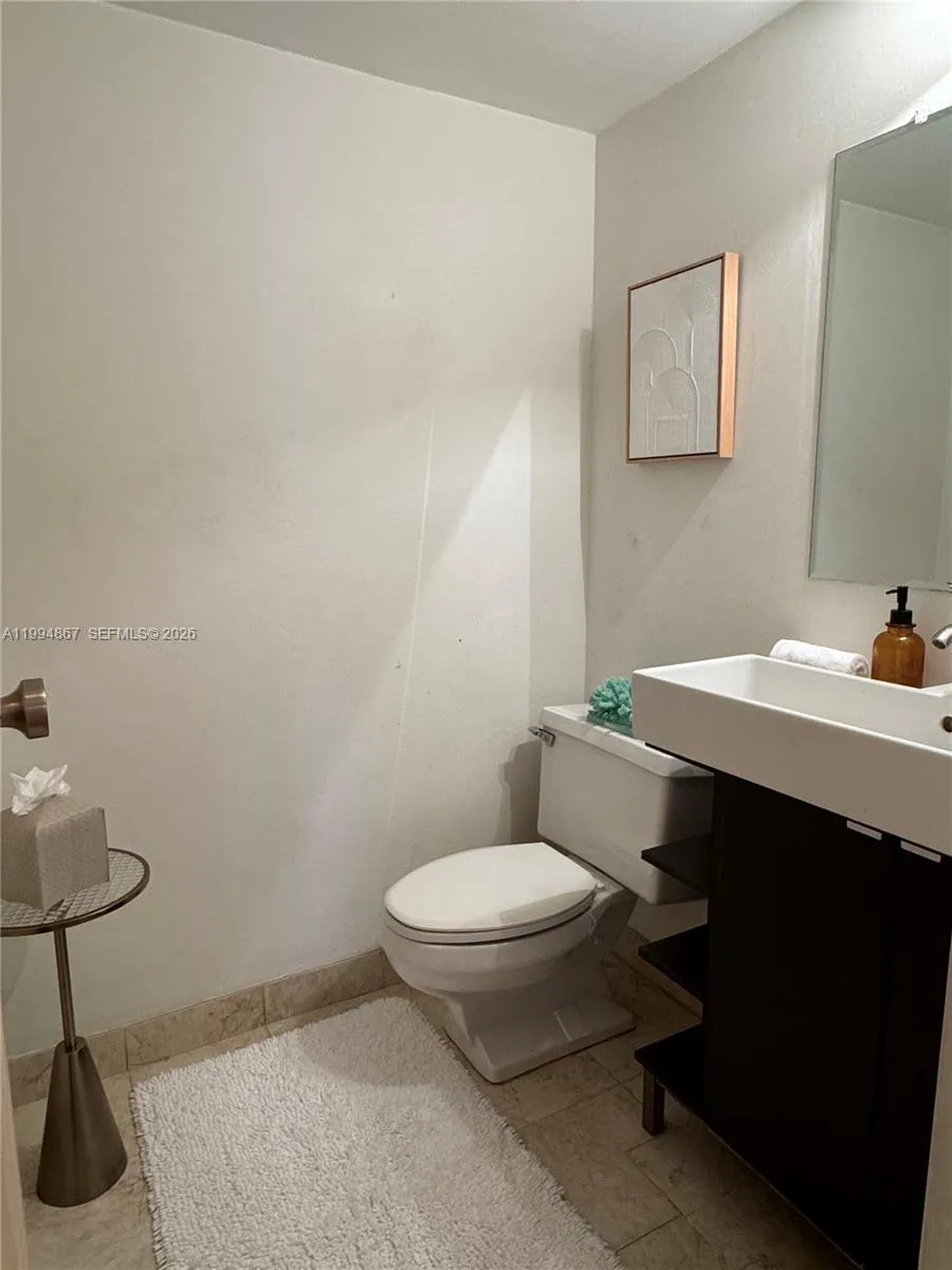 600 Parkview Dr #222 Hallandale Beach, FL 33009
