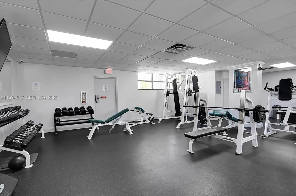 600 Parkview Dr #222 Hallandale Beach, FL 33009