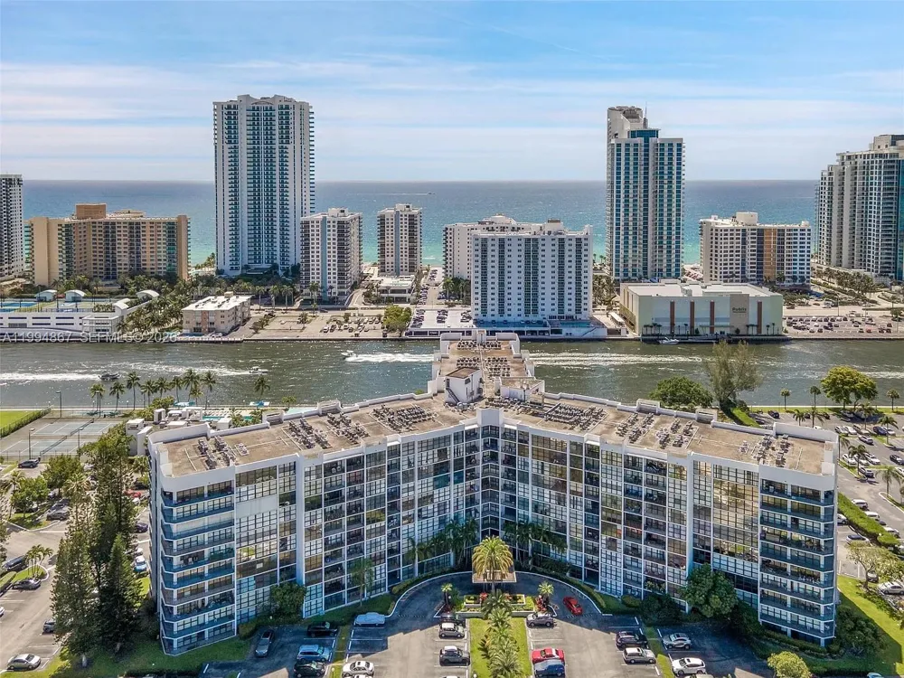600 Parkview Dr #222 Hallandale Beach, FL 33009