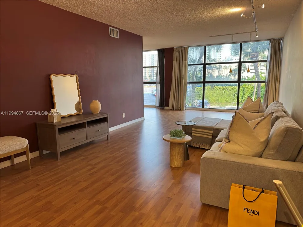 600 Parkview Dr #222 Hallandale Beach, FL 33009