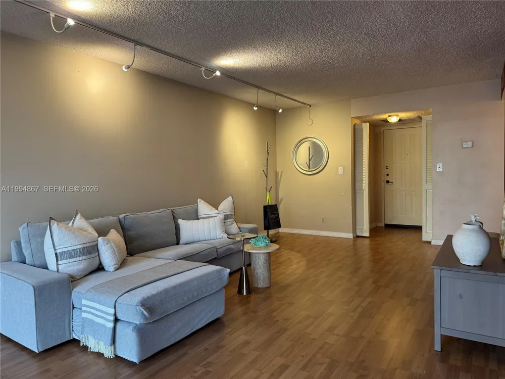 600 Parkview Dr #222 Hallandale Beach, FL 33009