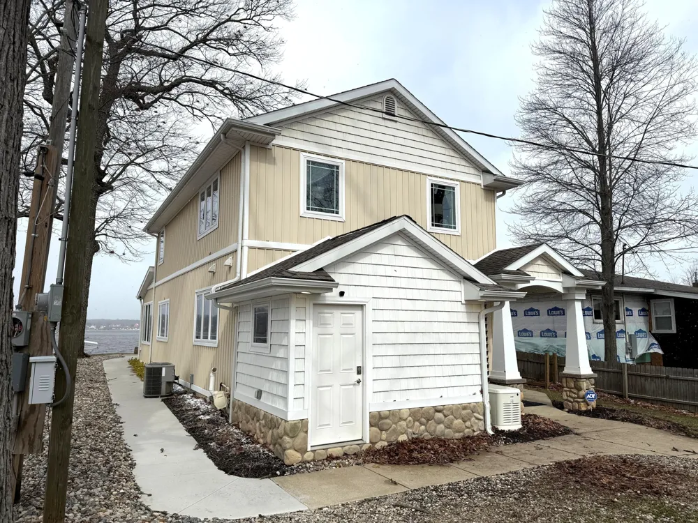 11362 E Shore Drive Delton, MI 49046