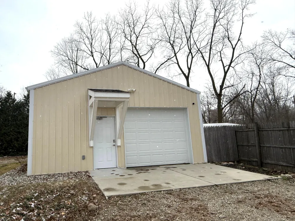 11362 E Shore Drive Delton, MI 49046