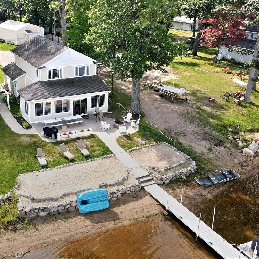 11362 E Shore Drive Delton, MI 49046
