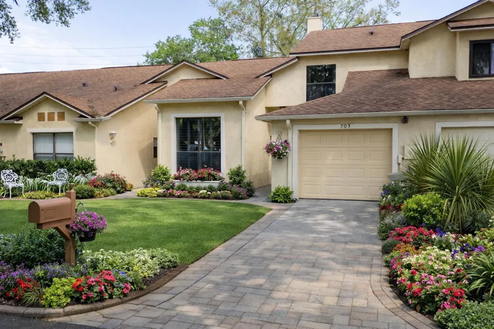703 SWAN LANE Altamonte Springs, FL 32701