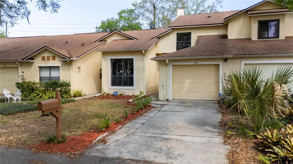 703 SWAN LANE Altamonte Springs, FL 32701