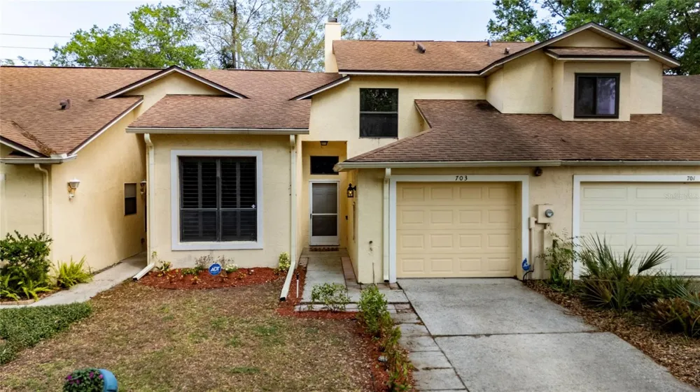 703 SWAN LANE Altamonte Springs, FL 32701