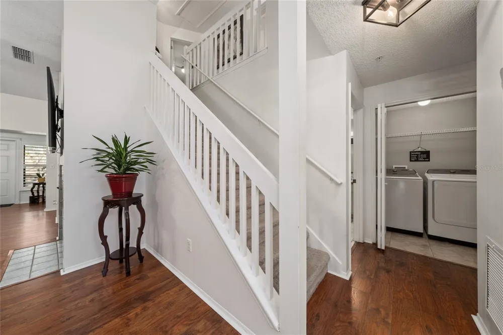 703 SWAN LANE Altamonte Springs, FL 32701