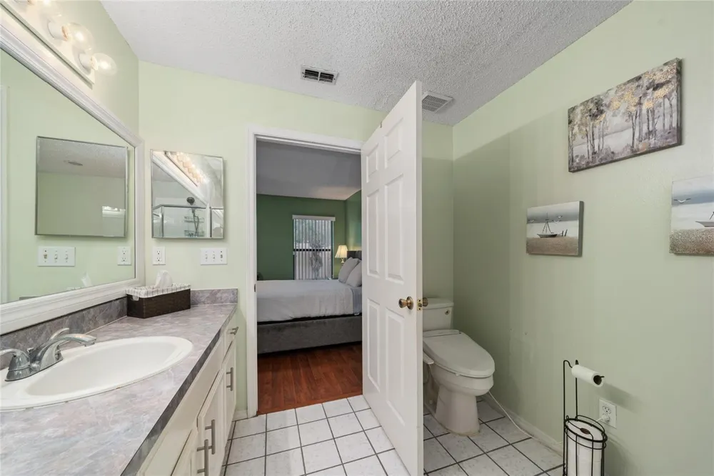 703 SWAN LANE Altamonte Springs, FL 32701