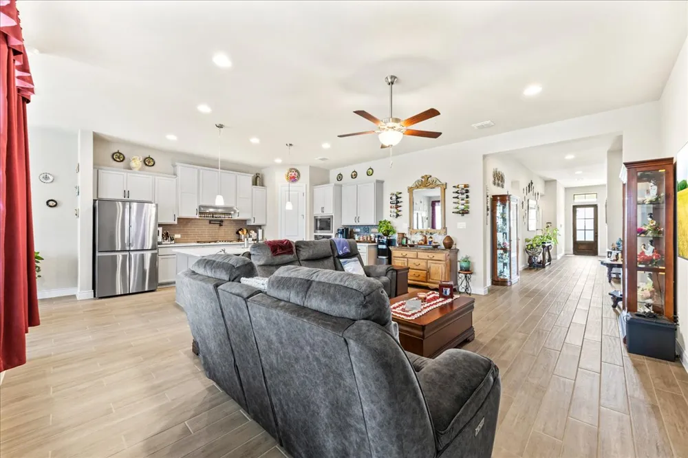 3034 Agar Park Bulverde, TX 78163