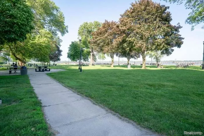 20 Chestnut Street #302 Wyandotte City, MI 48192