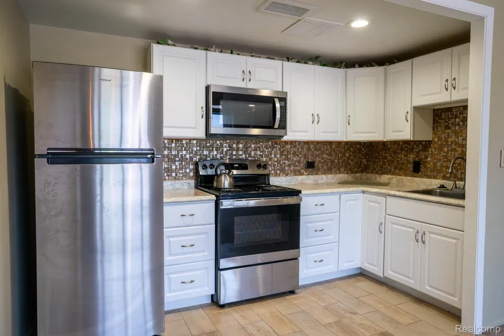 20 Chestnut Street #302 Wyandotte City, MI 48192