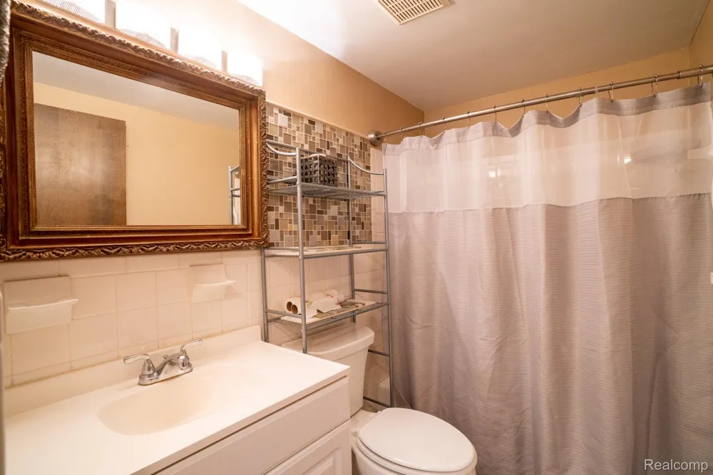 20 Chestnut Street #302 Wyandotte City, MI 48192