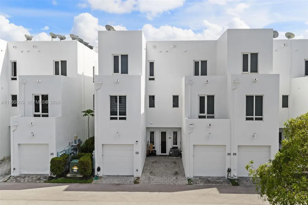 10305 NW 63rd Ter #105 Doral, FL 33178