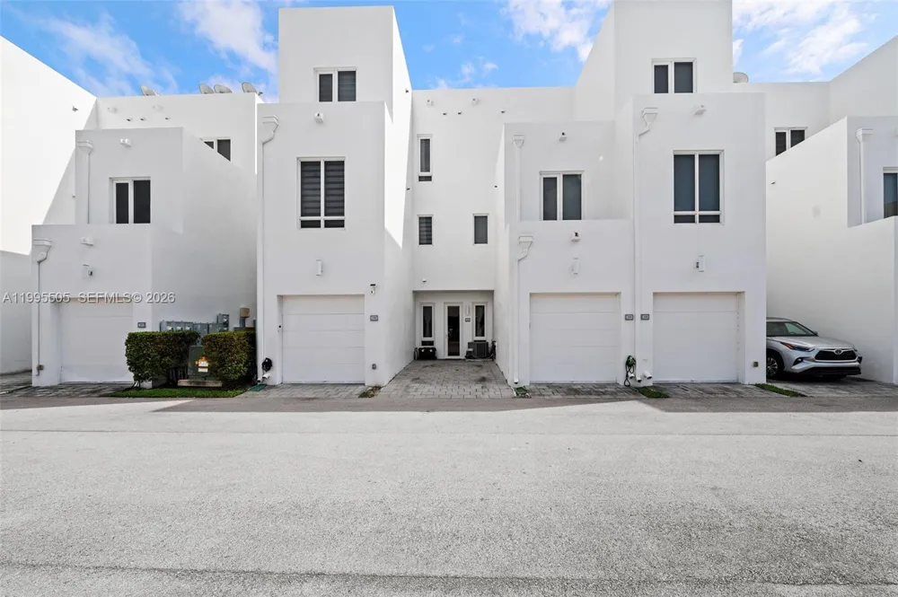 10305 NW 63rd Ter #105 Doral, FL 33178