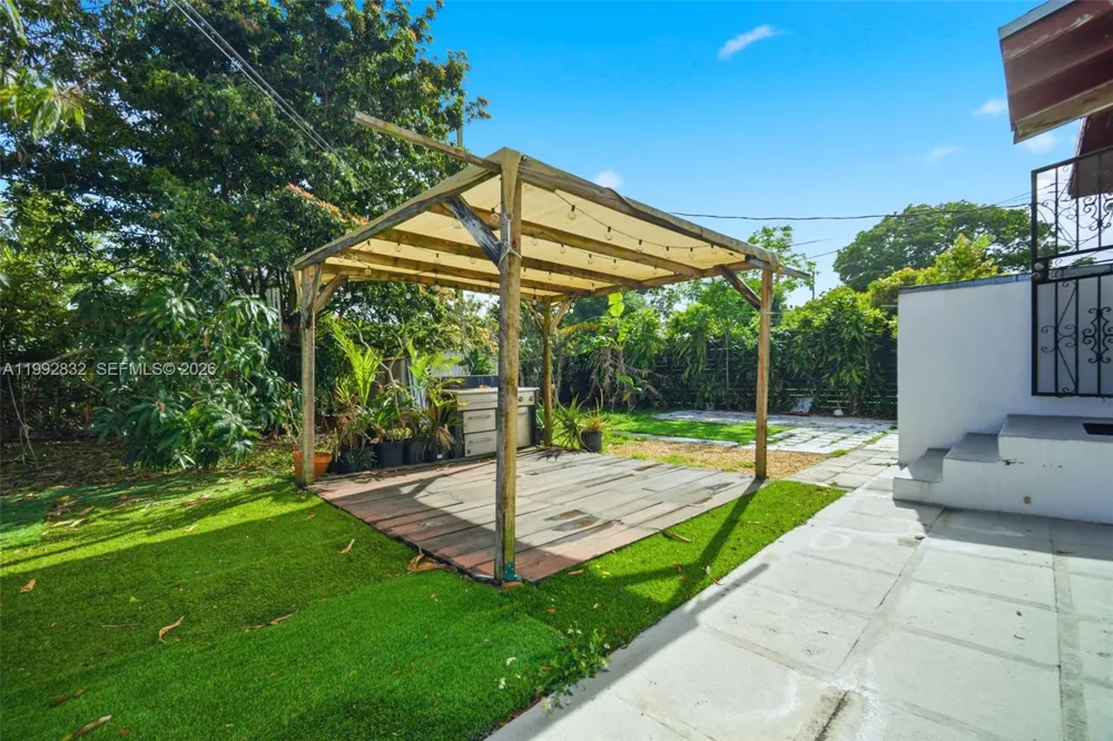 6336 SW 9th St West Miami, FL 33144