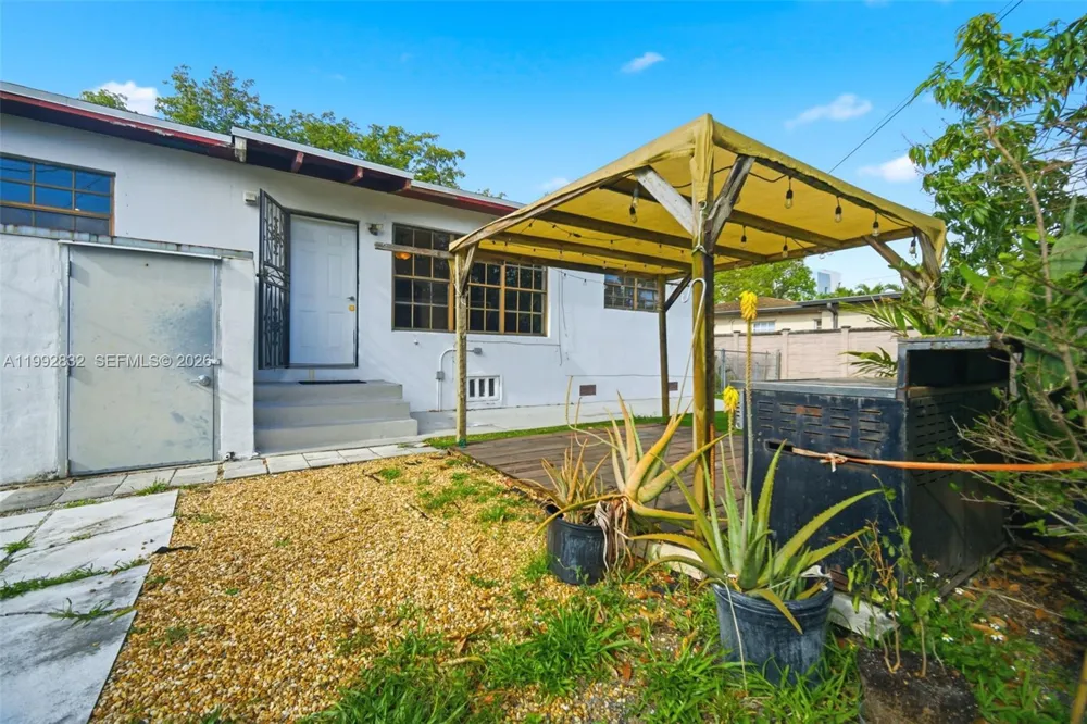 6336 SW 9th St West Miami, FL 33144