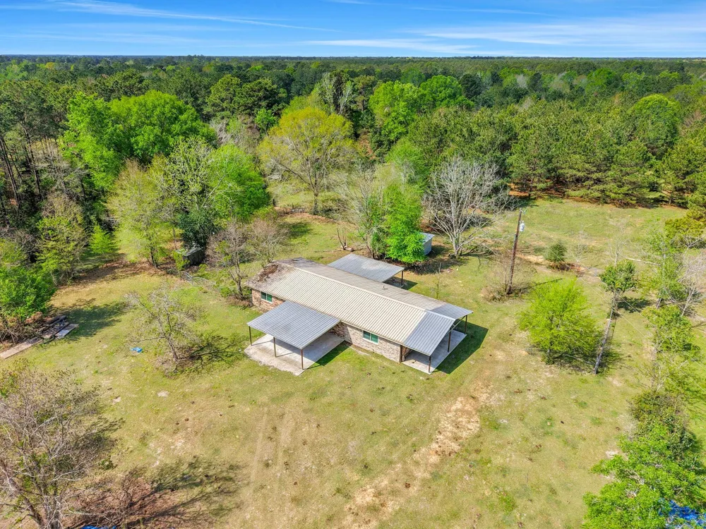 317 County Road 4392 Hillister, TX 77624
