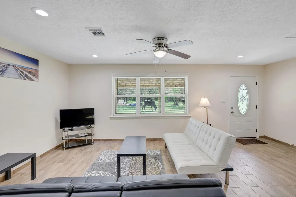 317 County Road 4392 Hillister, TX 77624