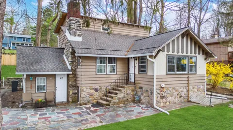 47 HILLSIDE RD