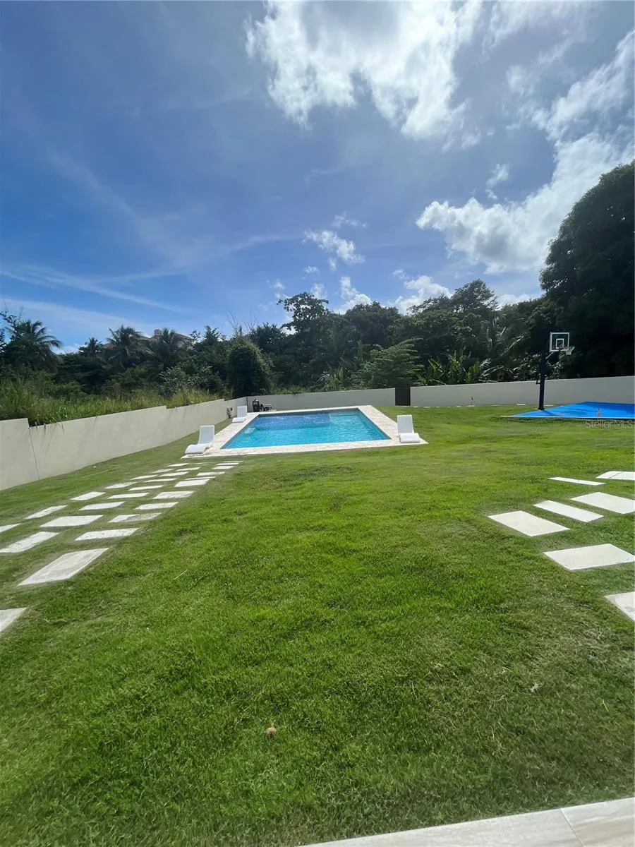 40 ROBLE VALLEY #40 Humacao, PR 00791