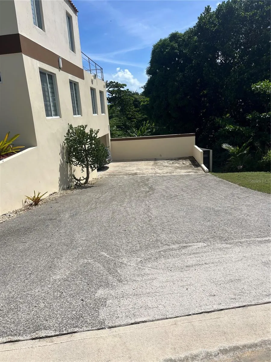 40 ROBLE VALLEY #40 Humacao, PR 00791