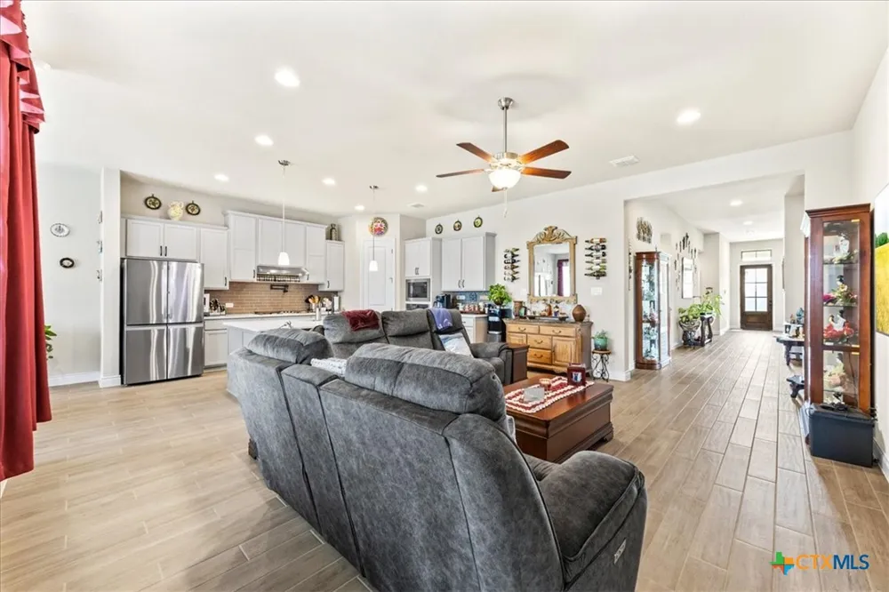 3034 Agar Park Bulverde, TX 78163