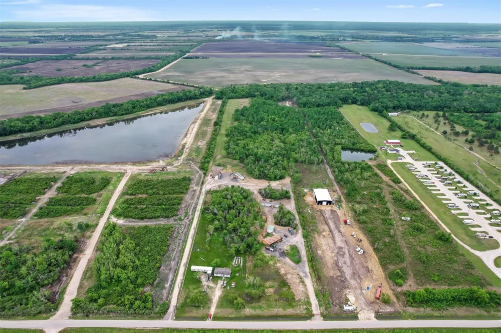 1369 County Road 486 Dayton, TX 77535