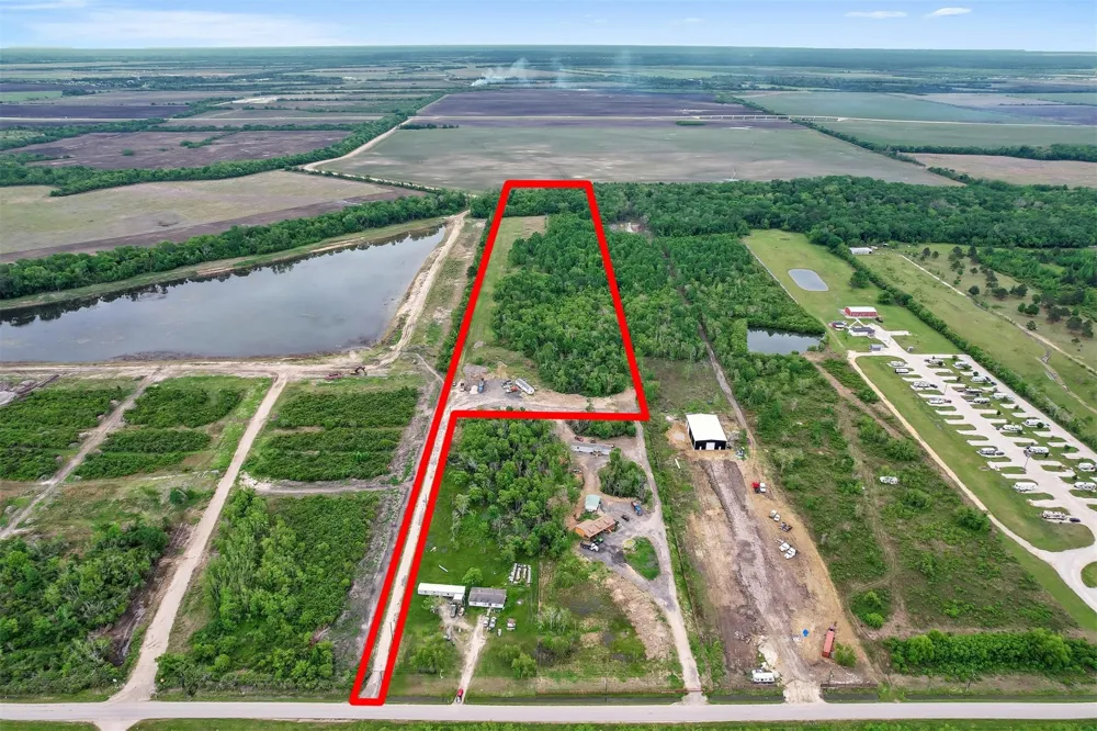 1369 County Road 486 Dayton, TX 77535