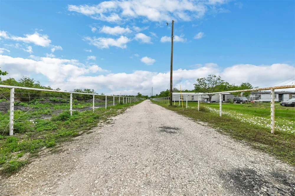 1369 County Road 486 Dayton, TX 77535