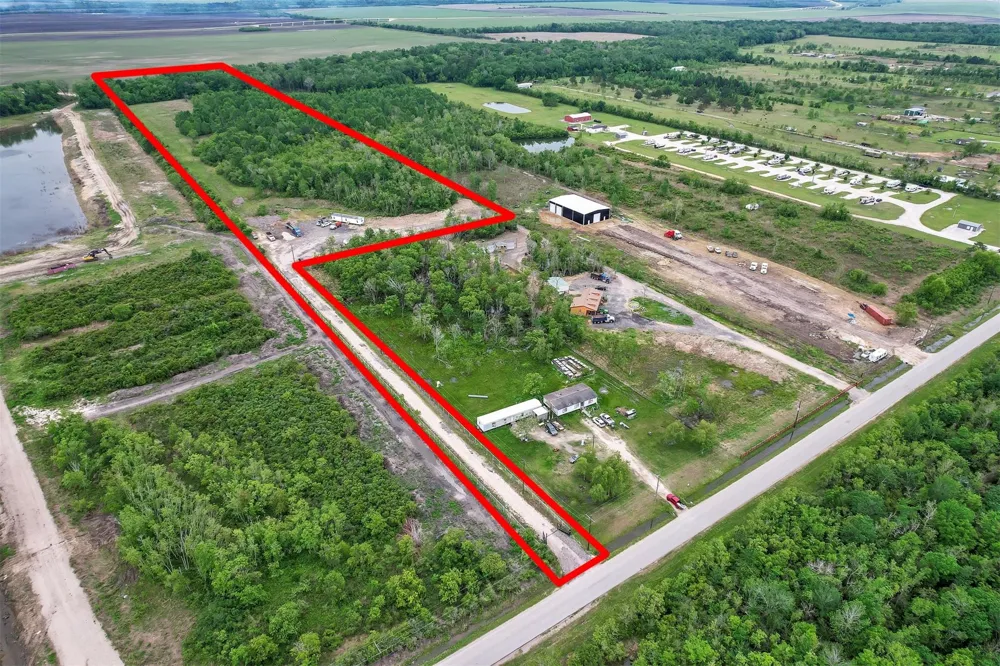 1369 County Road 486 Dayton, TX 77535