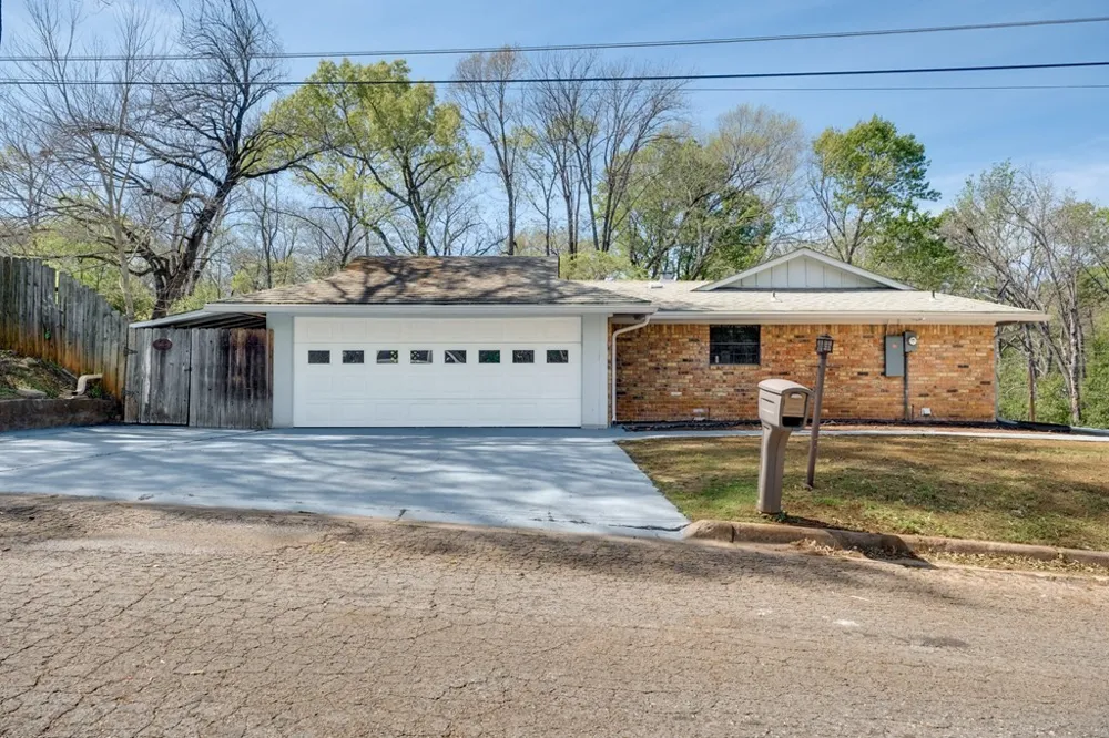 1112 Swanson Drive Palestine, TX 75801