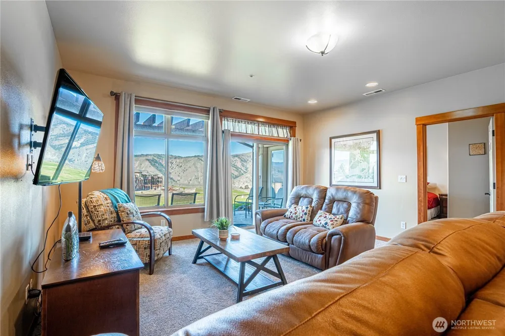 123 Red Hawk Drive Orondo, WA 98843
