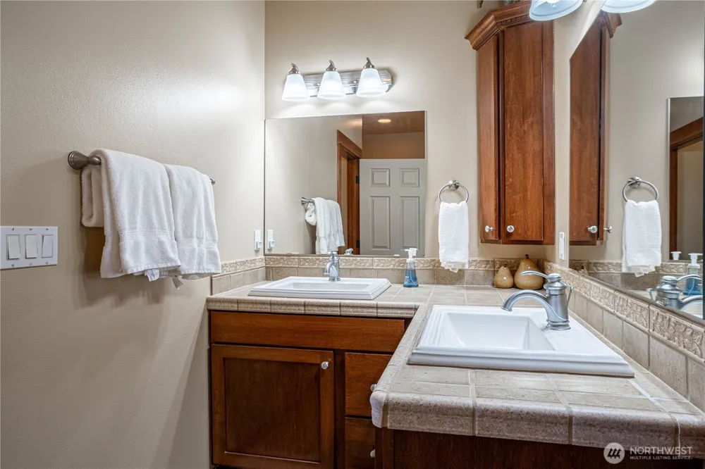 123 Red Hawk Drive Orondo, WA 98843