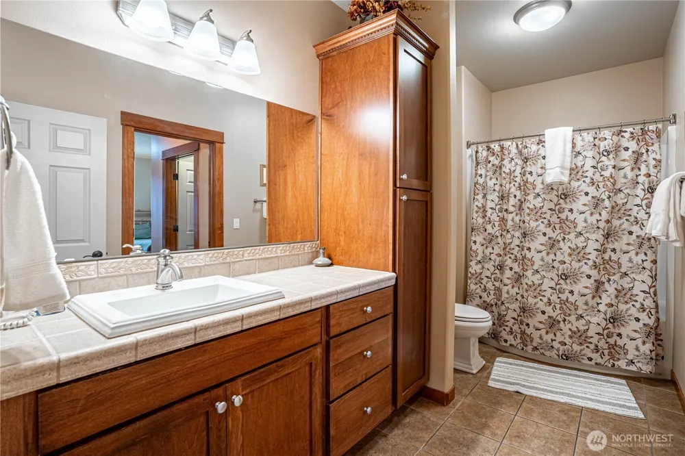 123 Red Hawk Drive Orondo, WA 98843