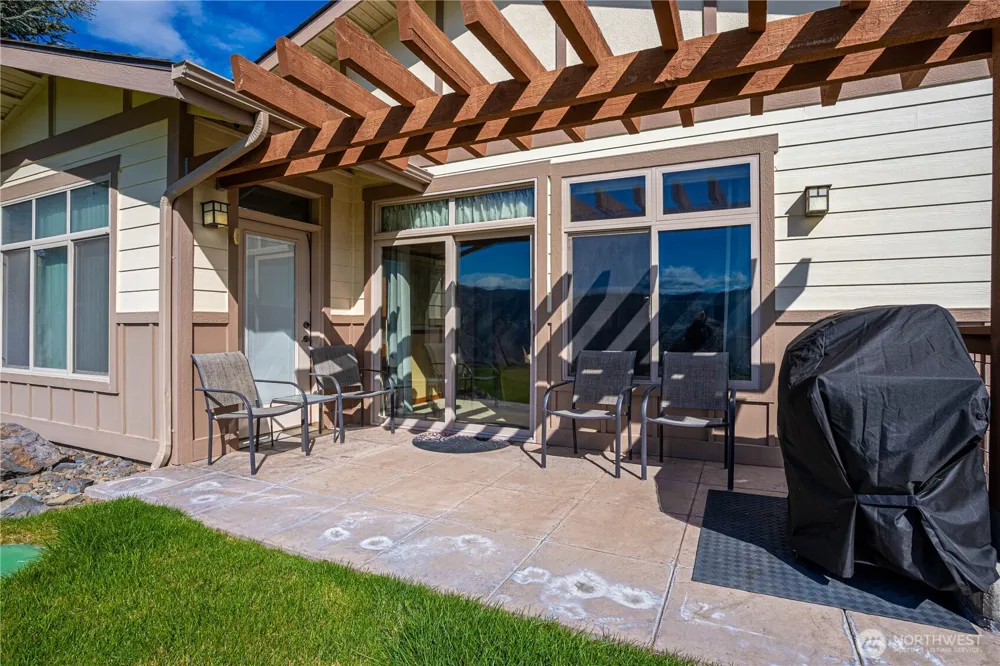 123 Red Hawk Drive Orondo, WA 98843