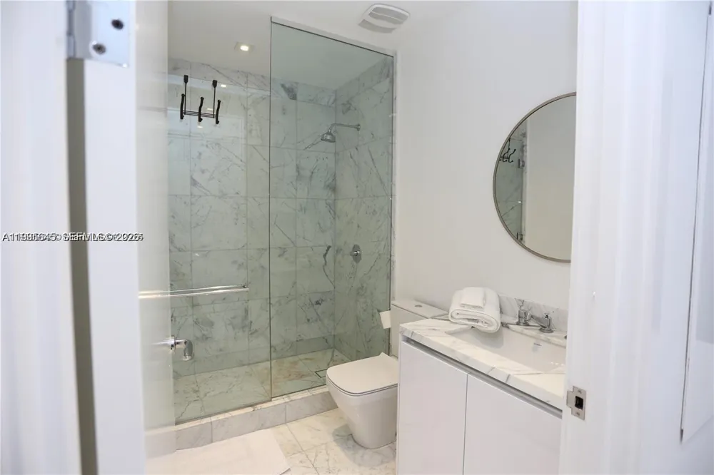 16901 Collins Ave #904 Sunny Isles Beach, FL 33160