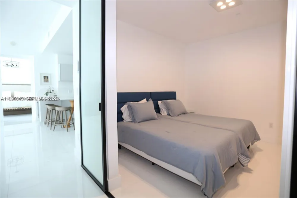 16901 Collins Ave #904 Sunny Isles Beach, FL 33160