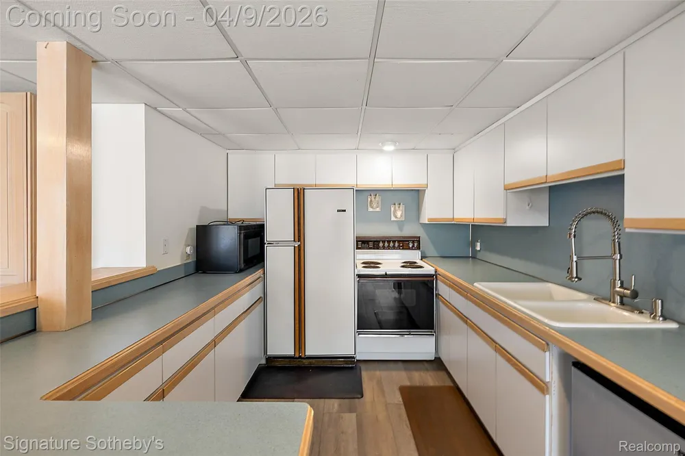 4650 Lahser Road Bloomfield Hills City, MI 48302
