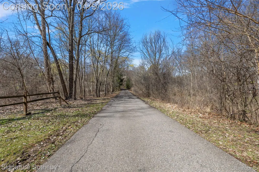 4650 Lahser Road Bloomfield Hills City, MI 48302