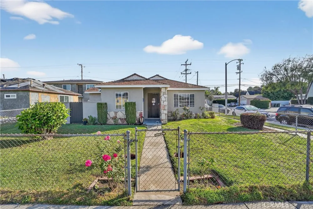 4049 Martin Luther King Jr Lynwood, CA 90262