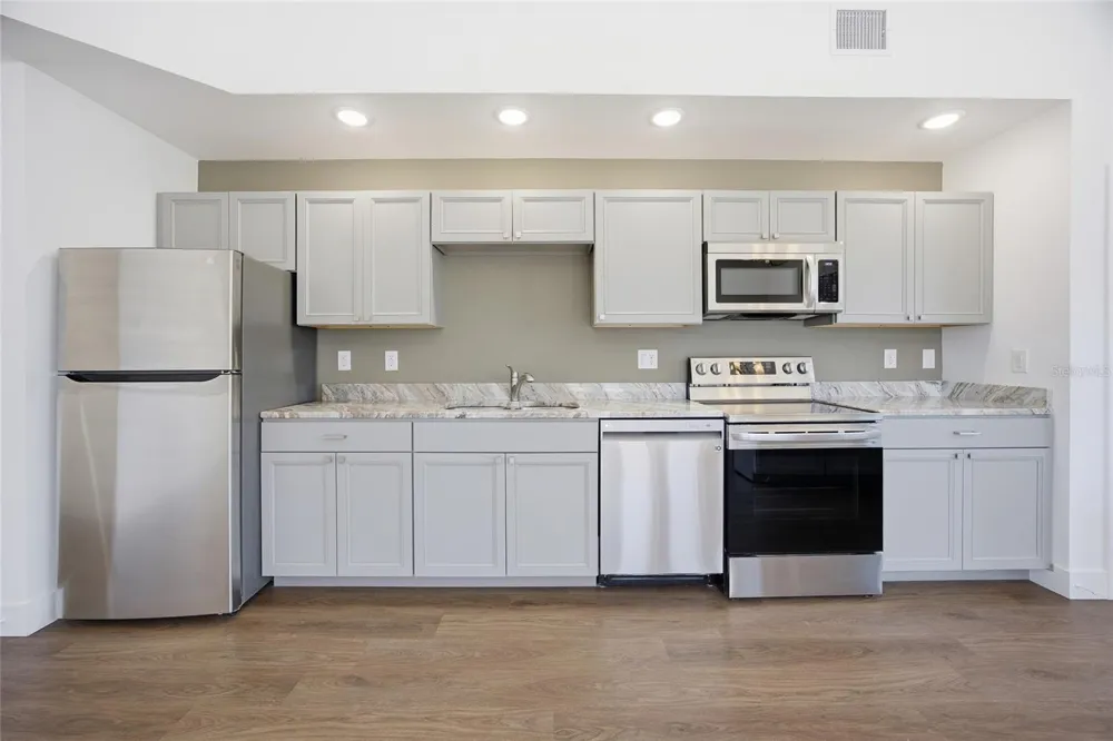 100 DEWEY STREET #401 Eustis, FL 32726