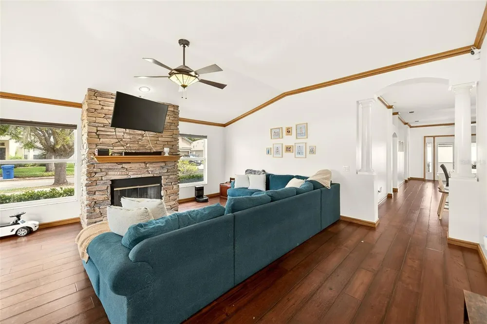 2927 HICKORY GROVE DRIVE Valrico, FL 33596