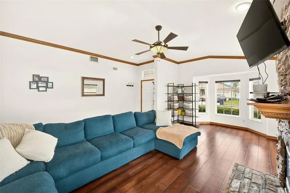 2927 HICKORY GROVE DRIVE Valrico, FL 33596
