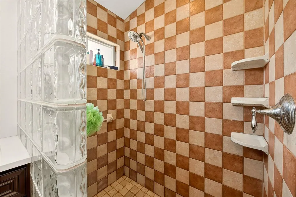 2927 HICKORY GROVE DRIVE Valrico, FL 33596