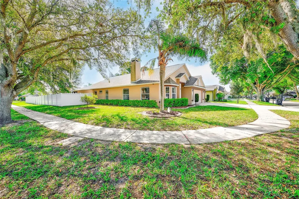2927 HICKORY GROVE DRIVE Valrico, FL 33596