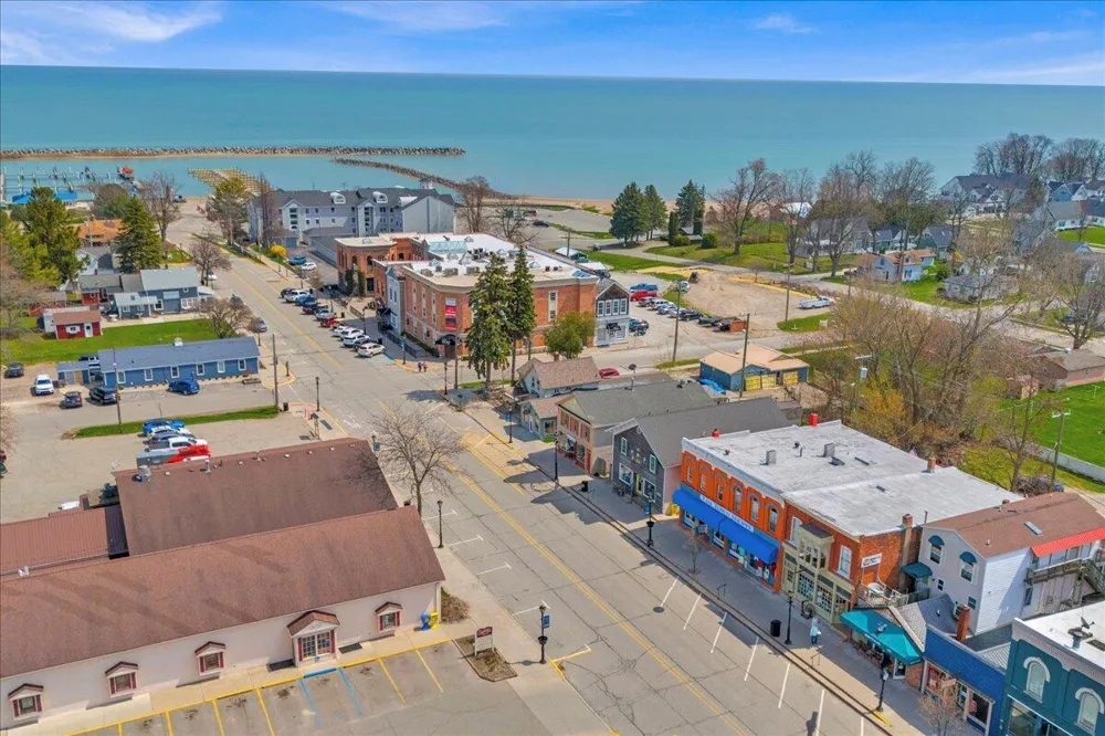 7226 Lakeview Drive Lexington, MI 48450