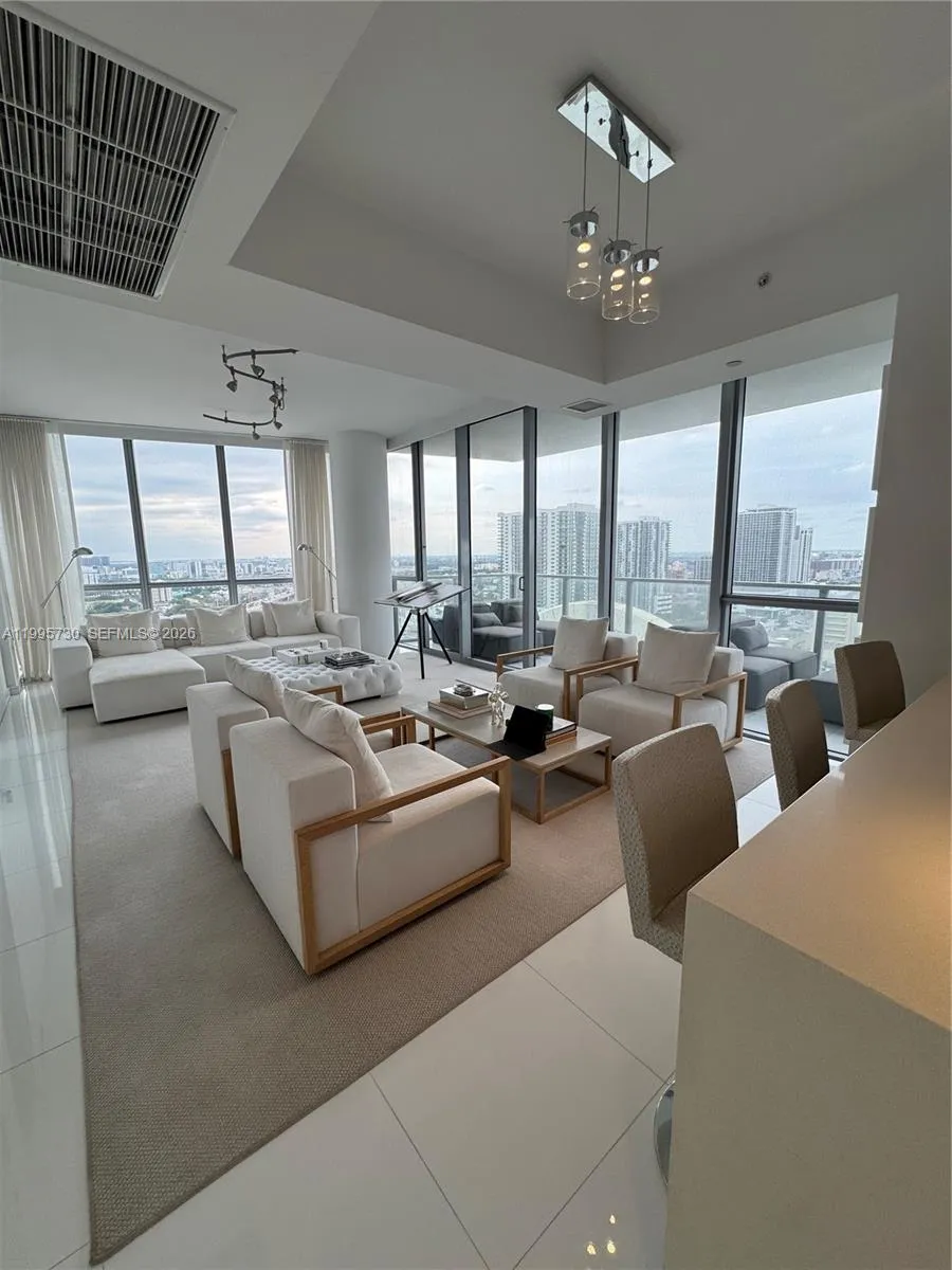 1100 Biscayne Blvd #2605 Miami, FL 33132