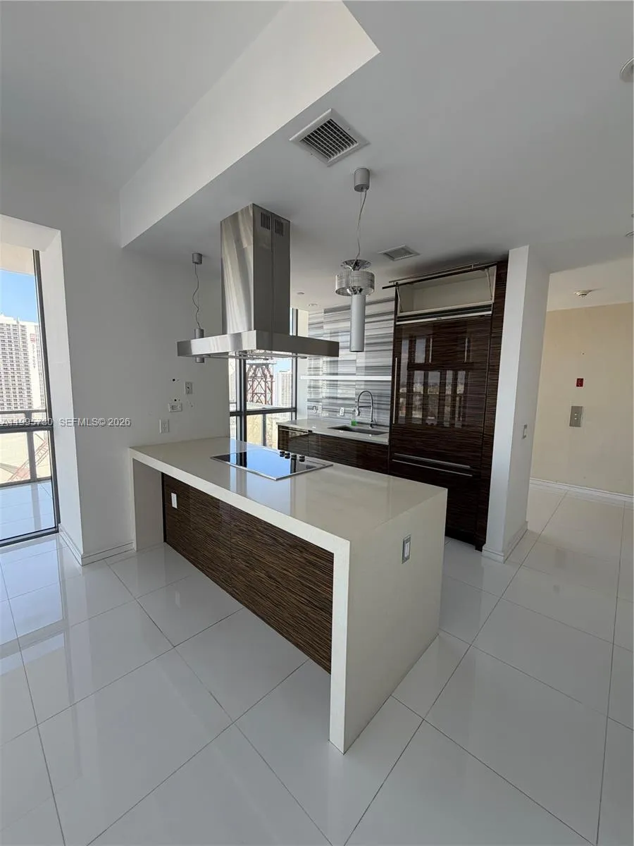1100 Biscayne Blvd #2605 Miami, FL 33132